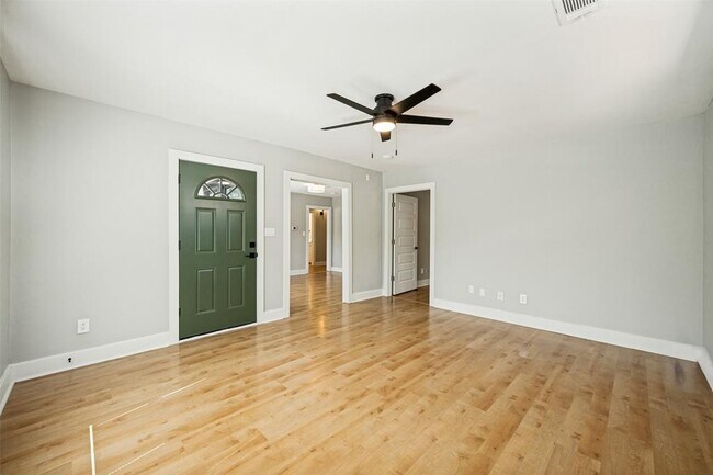 Foto del edificio - 2804 Breeze Terrace