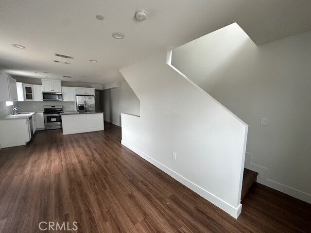 Foto del edificio - 515 S Mathews St