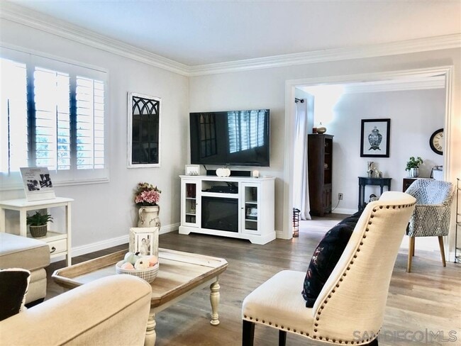 Foto del edificio - 7545 Charmant Dr