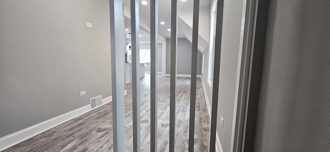 Building Photo - 3628 N Christiana Ave
