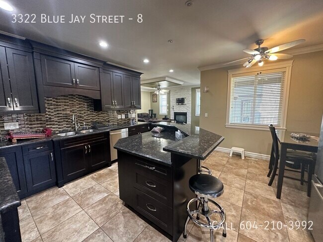 Photo du bâtiment - 7 Bedroom Home in Abbotsford!
