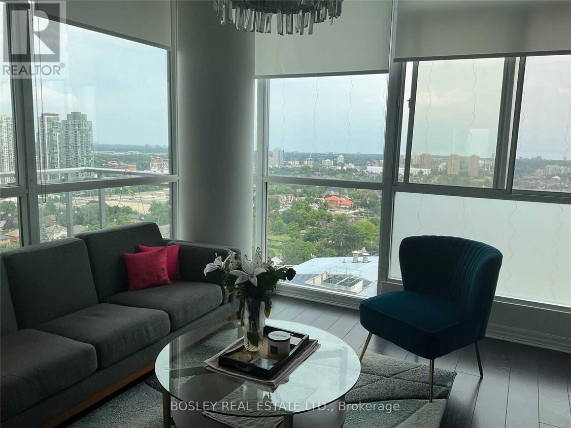 Photo principale - 225-2225 Webb Dr