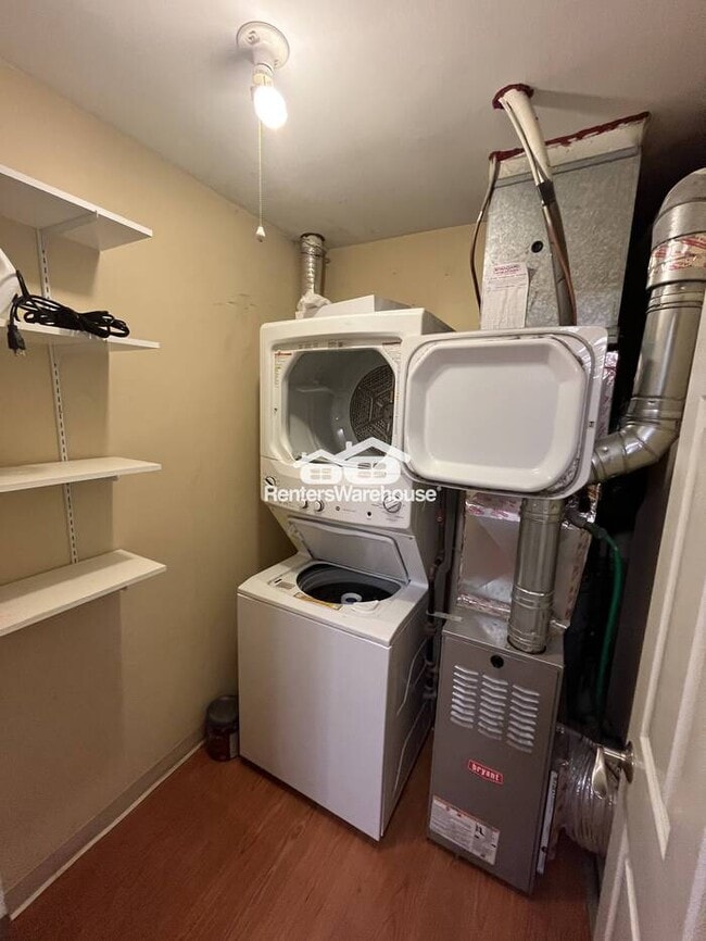 Building Photo - Beautiful Condo in a Beautiful Community