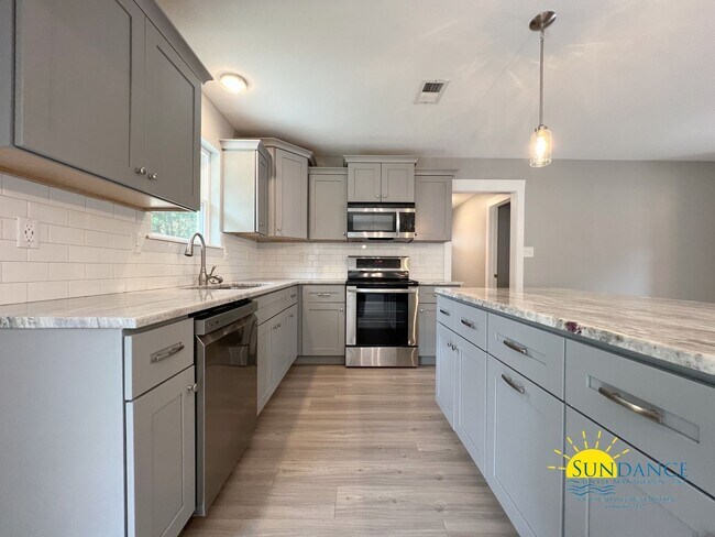 Building Photo - Renovated 3 Bedroom Home in Mary Esther!