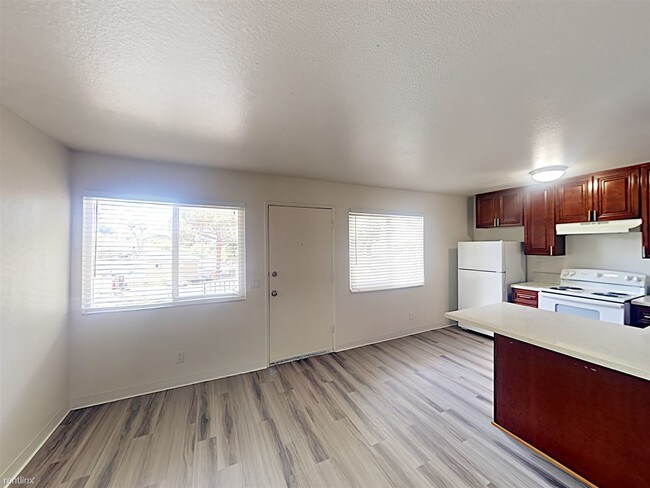 Building Photo - 4960 Auburn Dr