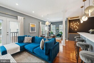 Building Photo - 401 Woodcrest Dr SE