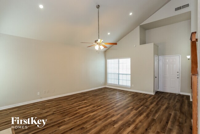 Building Photo - 2416 Sutton Dr