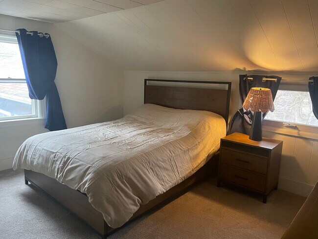 Totalmente amueblado con ropa de cama nueva. - 123 Huguenot St