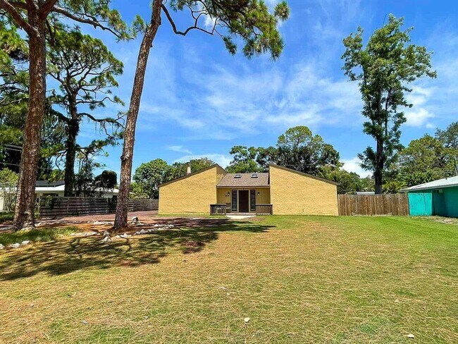 Foto del edificio - 2315 Riverwood Pines Dr