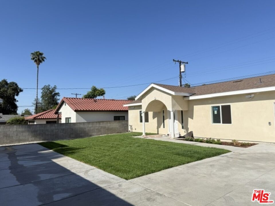 Primary Photo - 1221 N Azusa Ave