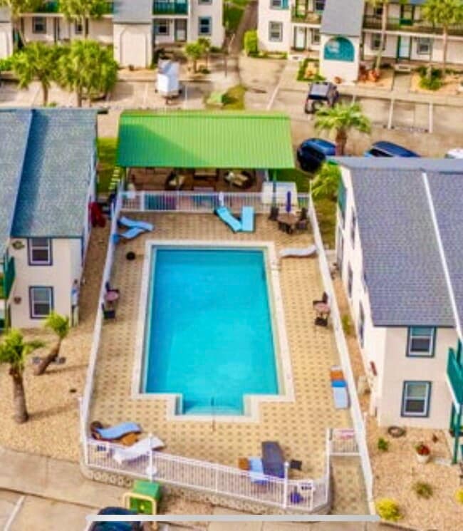 Foto del edificio - 7813 N Lagoon Dr