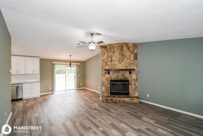 Building Photo - 8243 Pear Rd, Jacksonville, FL 32210
