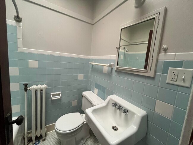 Building Photo - 5219 S Lake Dr