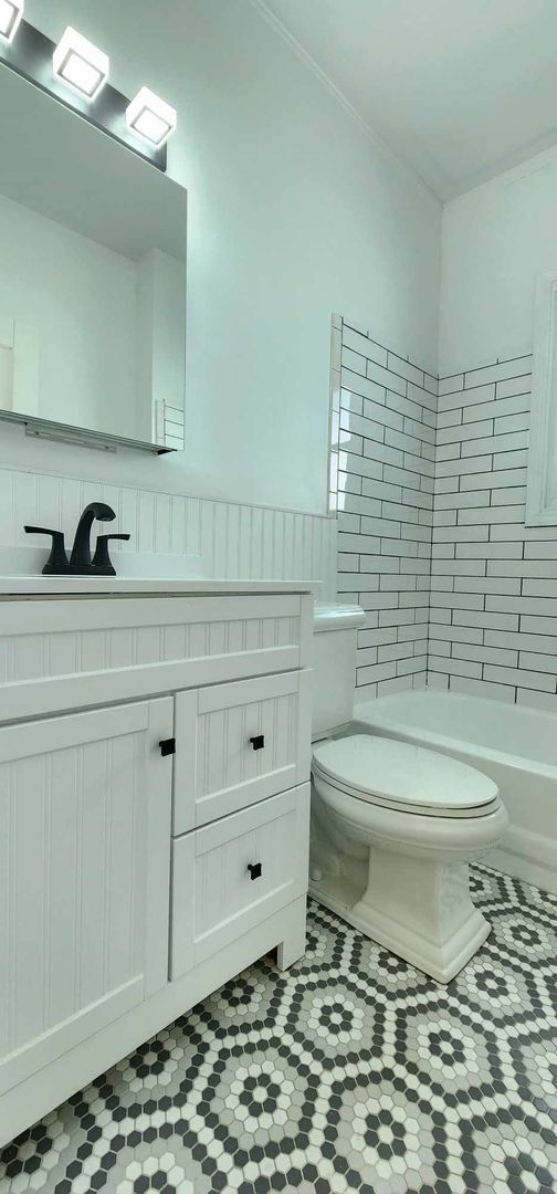 Building Photo - Fully Renovated Home! 3 Bedroom with Basem...