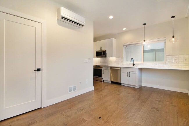 Foto del edificio - Available Now!!! 1 Bedroom 2 Bathroom Luxu...