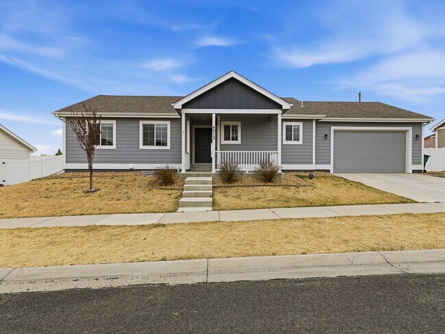 Foto del edificio - Excellent 3-Bedroom Home in Evans With Great Backyard & Attached Garage!