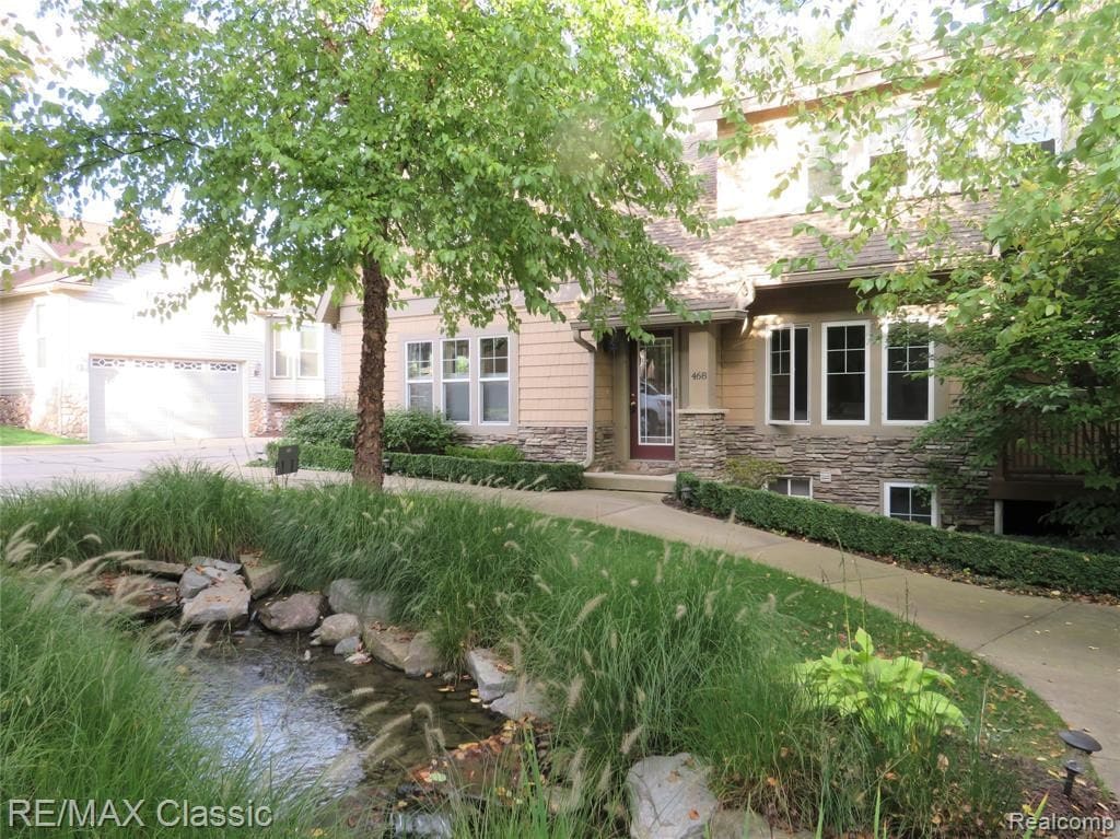Primary Photo - 468 Pondview Ln
