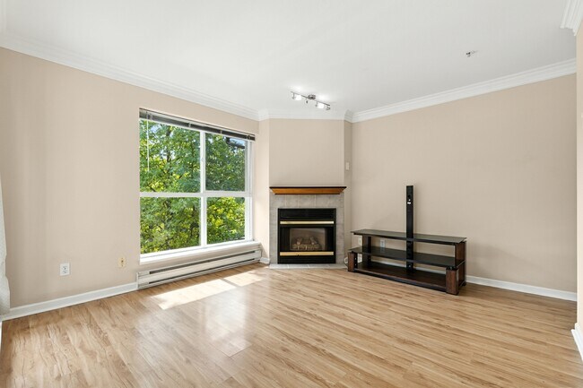 Building Photo - 7505-7505 138 St