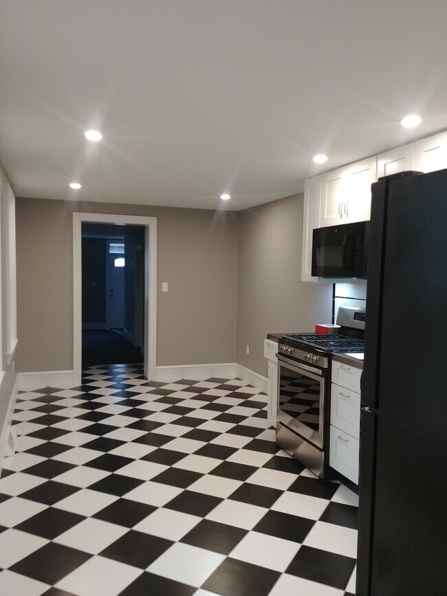Kitchen - 547 Saint Joseph St