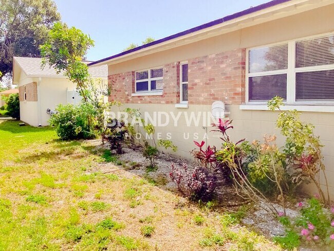 Building Photo - 7236 Darien Way