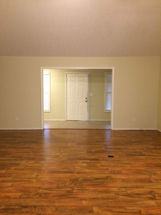Foto del edificio - Executive Rental Nestled in Hickory Ridge ...