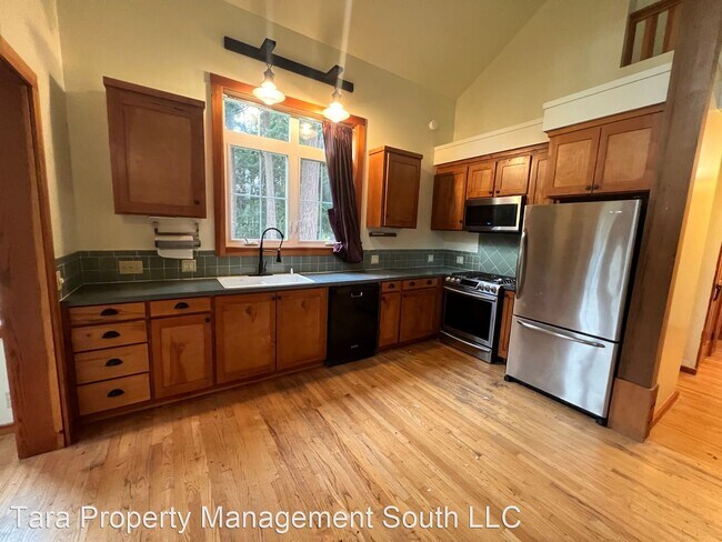 Building Photo - 3 br, 2 bath House - 741 Ellwood Drive