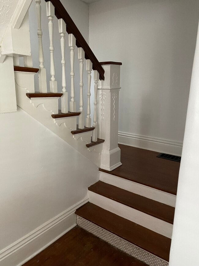 Stairway entrance - 105 Crescent Ct