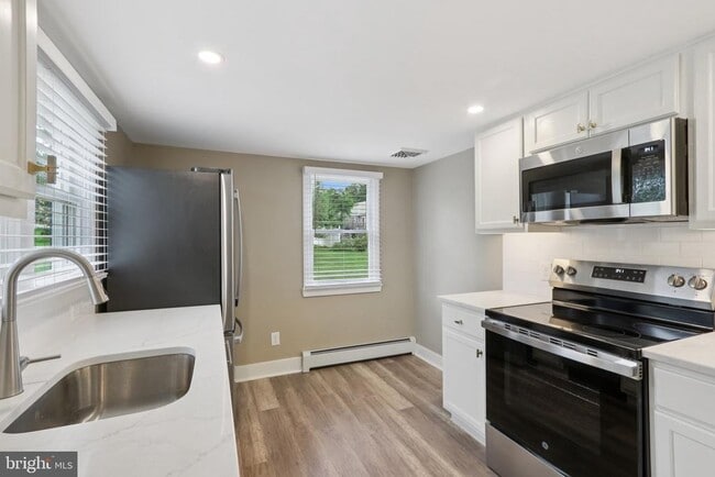 Building Photo - 2774 Woodland Ave
