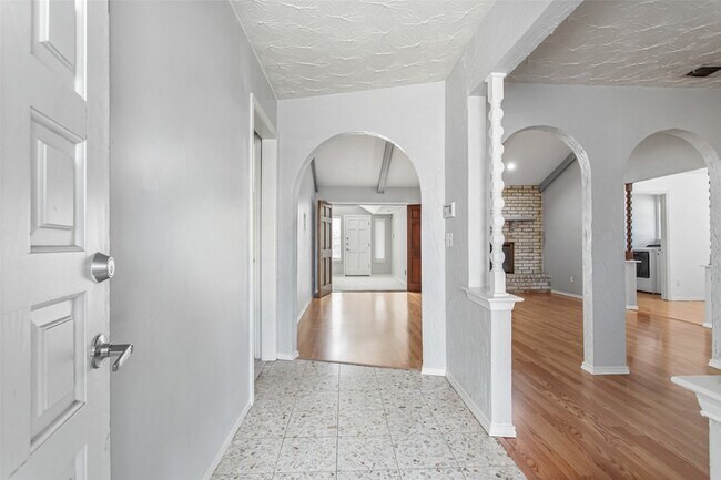 Foto del edificio - 2732 Parkhaven Dr