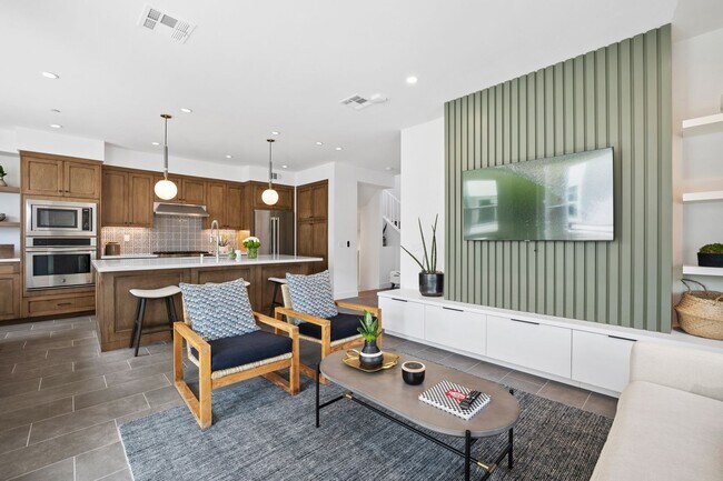 Foto del edificio - Stylish Tri-Level Townhome in Prime Newpor...