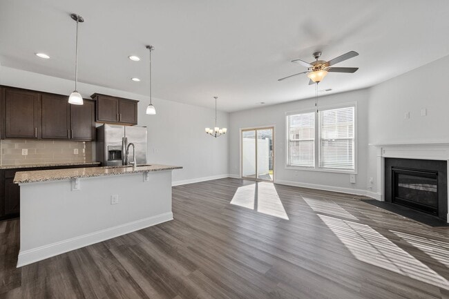 Foto del edificio - **Spacious 3/2.5 Townhome in Durham**