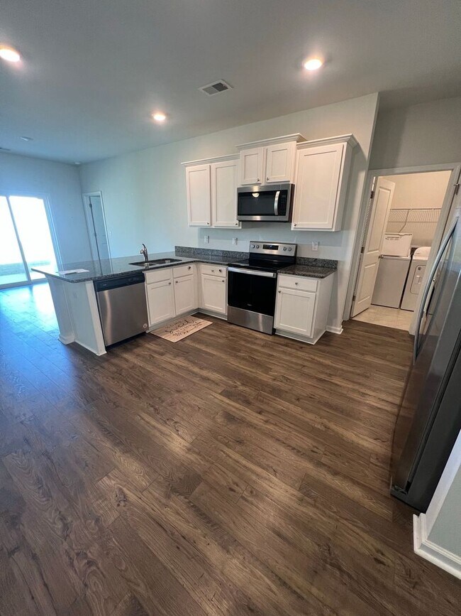 Foto del edificio - 3BD/ 2BA house in Forestbrook Cove