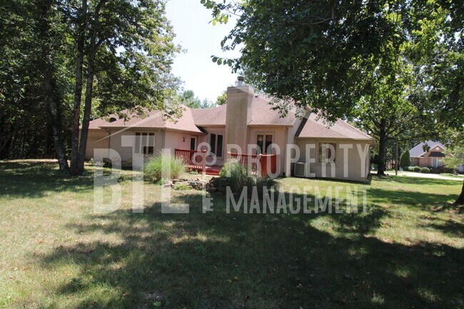 Building Photo - Beautiful 3 Bedroom 2 Bathroom Home!