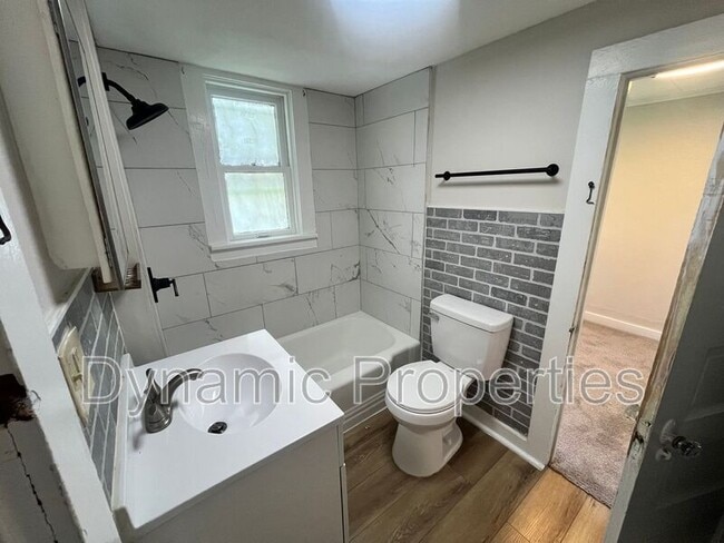 Building Photo - 4104 Y St