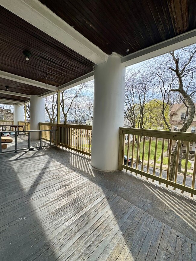 Foto del edificio - Renovated 3 bed, 1 bath available in Scranton