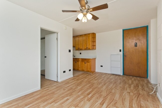 Foto del edificio - Beautiful 2 beds 1 bath  1 covered parking in Waialae, Honolulu