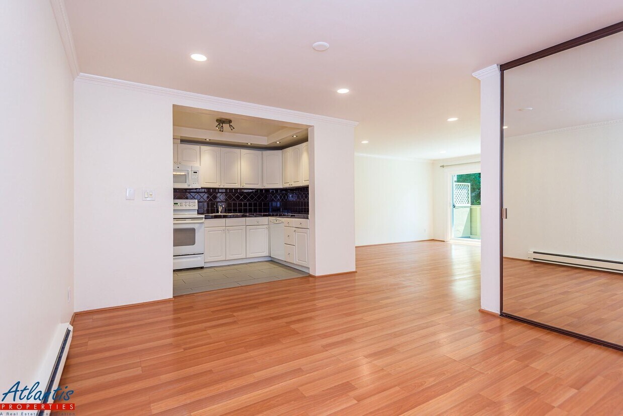 Lovely & Spacious Condo | A/C | In-Unit La... - Lovely & Spacious Condo | A/C | In-Unit La...