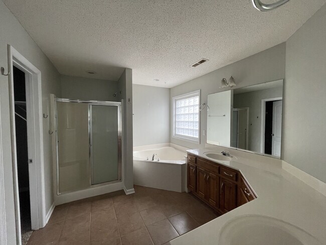 Master Bathroom - 104 Appleberry Ln