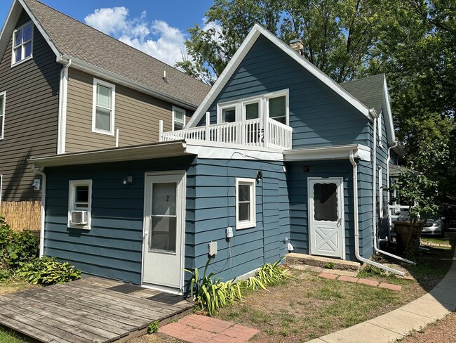 Building Photo - 938 E Dayton St