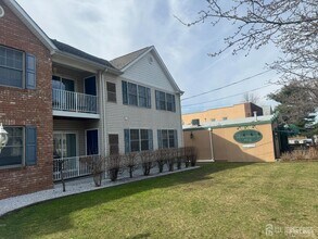 Building Photo - 449 Avenel St