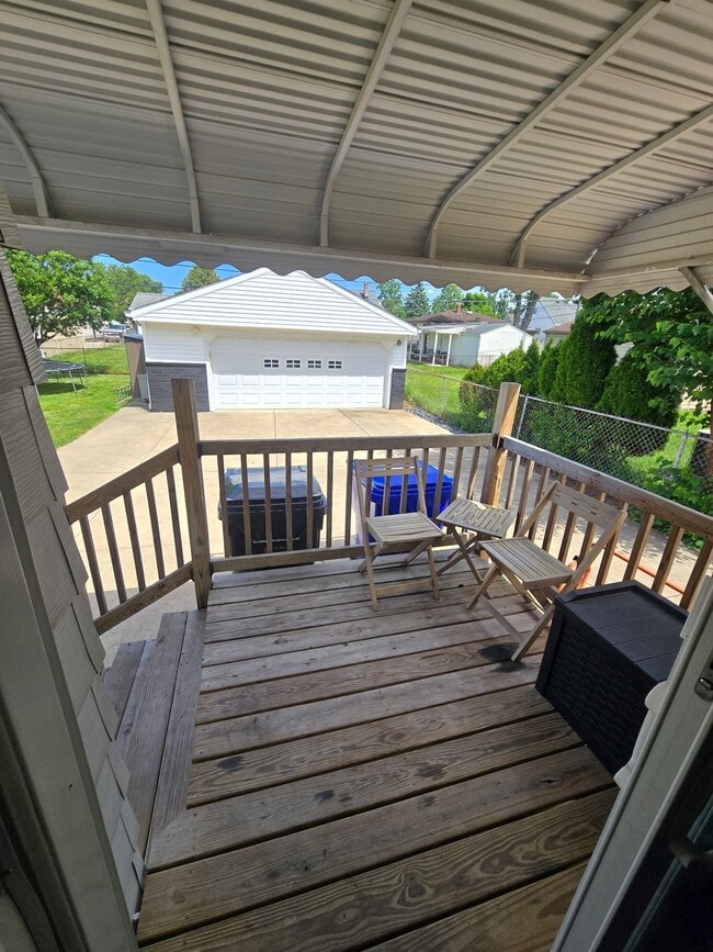 Building Photo - 6455 Almont Dr