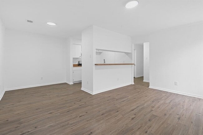 Building Photo - 6808 Wentworth Dr