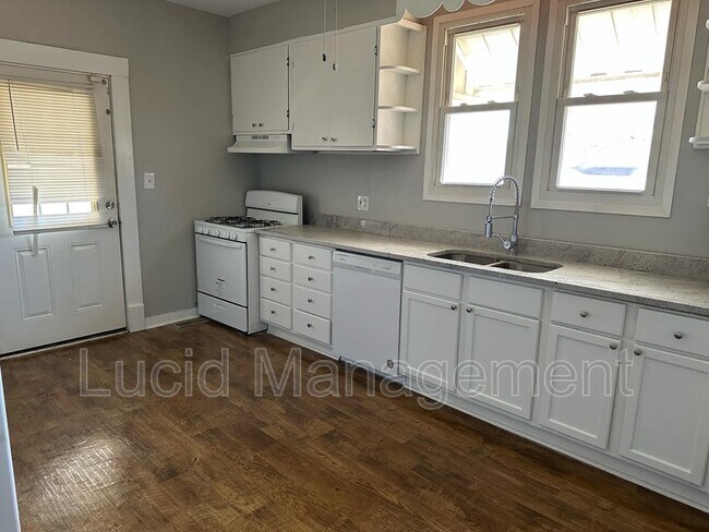 Foto del edificio - 906 Burton Ave