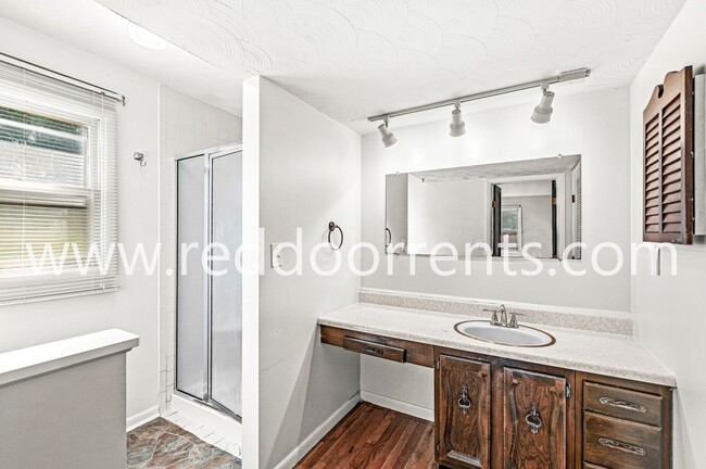 Building Photo - ?MOVE-IN SPECIAL: HALF OFF THE FIRST MONTH...