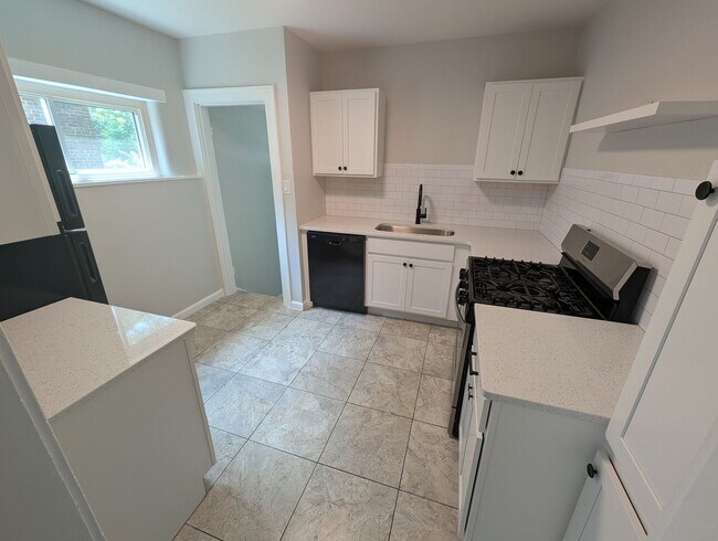 Foto del edificio - Beautifully renovated 2 bedroom house with...