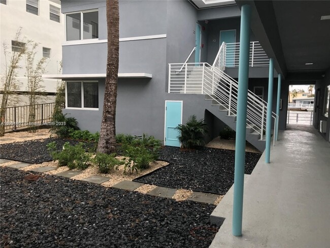 Foto del edificio - 8260 Byron Ave