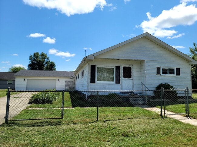Building Photo - 2204 Cherry St