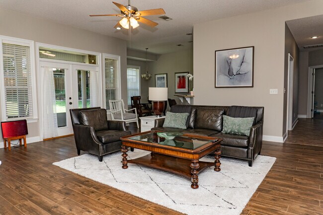 Building Photo - 606 Shoal River Dr