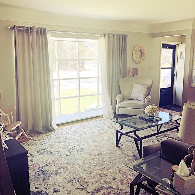 Foto del edificio - 1241 Creal Cres