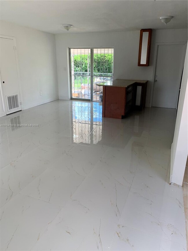 Foto del edificio - 3 bedroom in Miami Gardens FL 33056